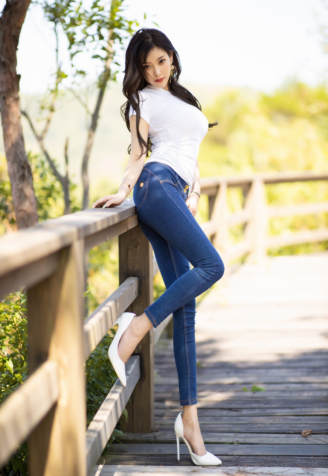 |绝佳身材，婀娜多姿迷人