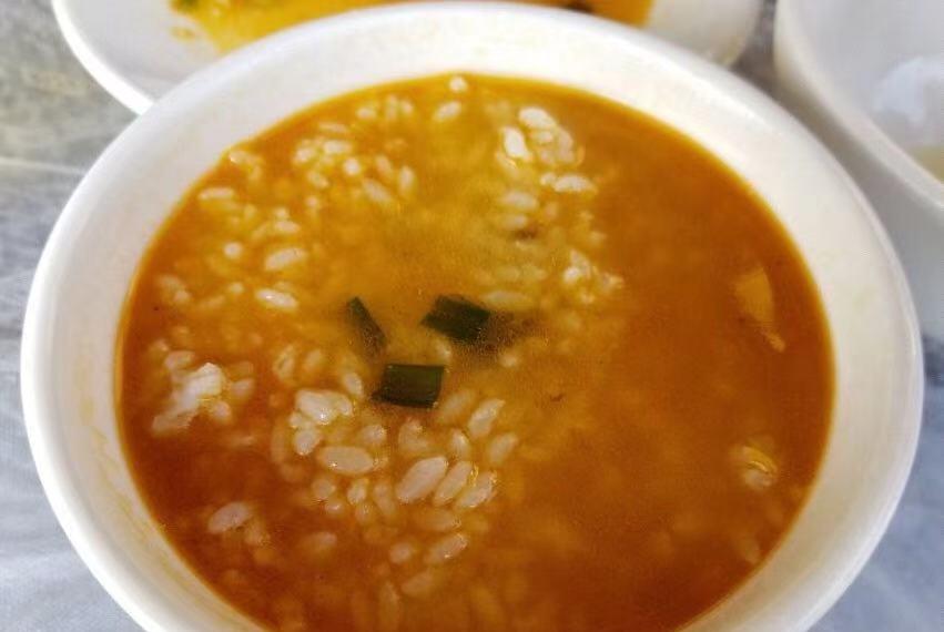 哈儿探店 重庆藏在郊外的一家河鱼馆,每天食客爆棚,开豪车的美女也过来吃