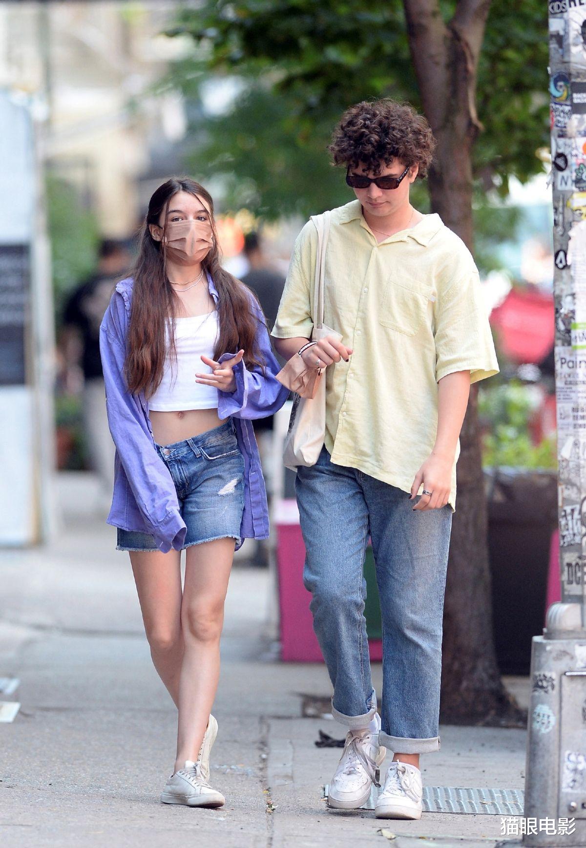 汤姆·克鲁斯|阿汤哥15岁女儿打扮成熟，小腿紧实无赘肉，长袖都被她穿成露肩装