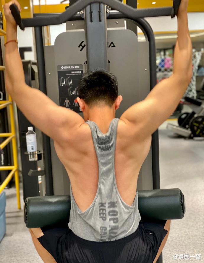 健身圈一哥 山东健壮爷们儿,最爱读书旅行和健身,灵魂和身体,都要饱满丰盈!