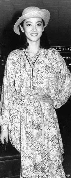 三姨太在买裙子 史上最全林青霞私服照大放送 这些款式穿30年都不过时