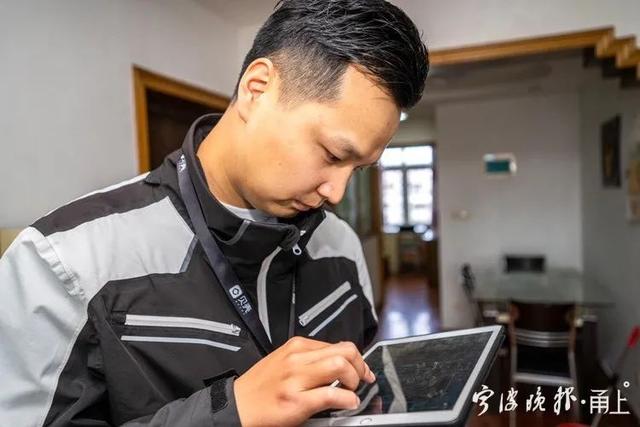 生活报 宁波男子每天背着几十斤重的器材爬100多层楼!他的职业,很多人没听过……