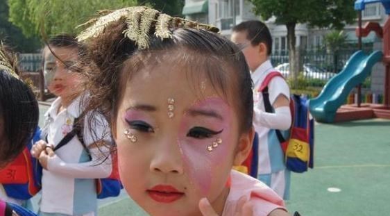 女孩|有种“前卫”叫日本女孩，会化妆不足为奇，这个“观念”刷新三观