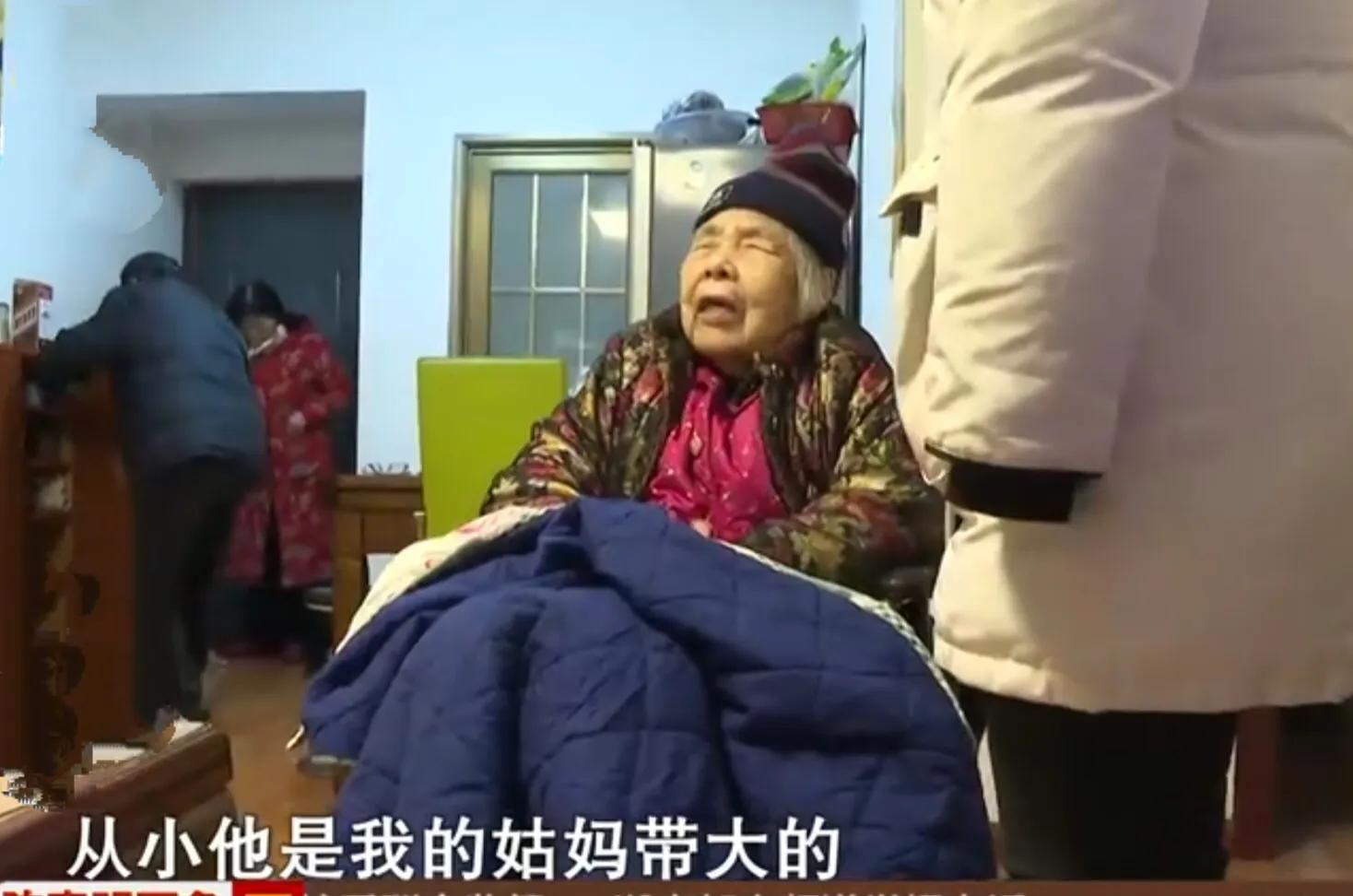 蜗牛的悠闲时光 88岁的老人养大四个儿子，如今没人愿意赡养她，气得她撞墙自杀