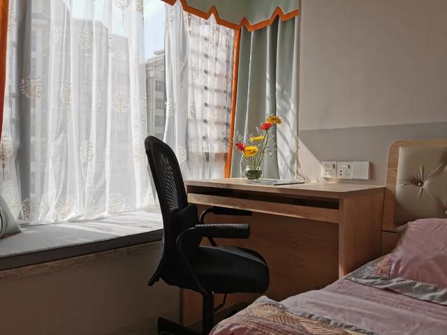 |床头柜要多大才合适？卧室太小，放不下床头柜怎么办？