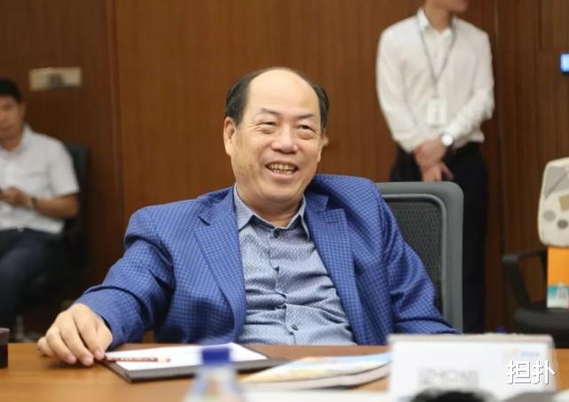 担扑 广东最成功的两个水泥工，如今一个成佛山首富，另一个成深圳首富