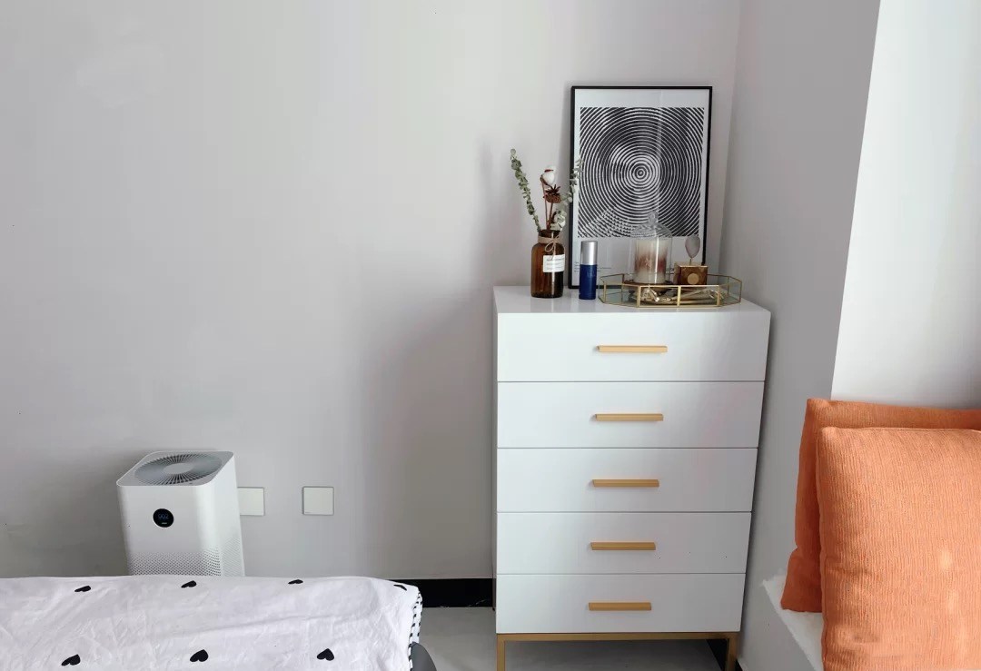 流行装修风格|她家新房不吊顶只走石膏线，效果简约大方又漂亮，生活过得很舒适