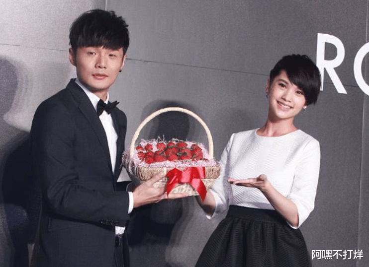 李荣浩|李荣浩自称小时候眼睛很大，以为是开玩笑，看到童年照我信了