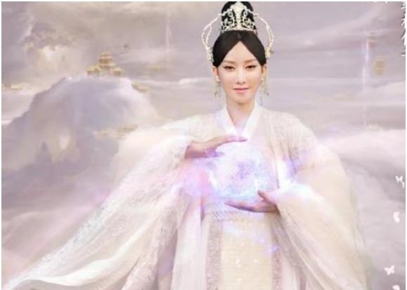 萨顶顶|萨顶顶“真人”长啥样？卸妆后“神婆变玉女”，早这样早红了！