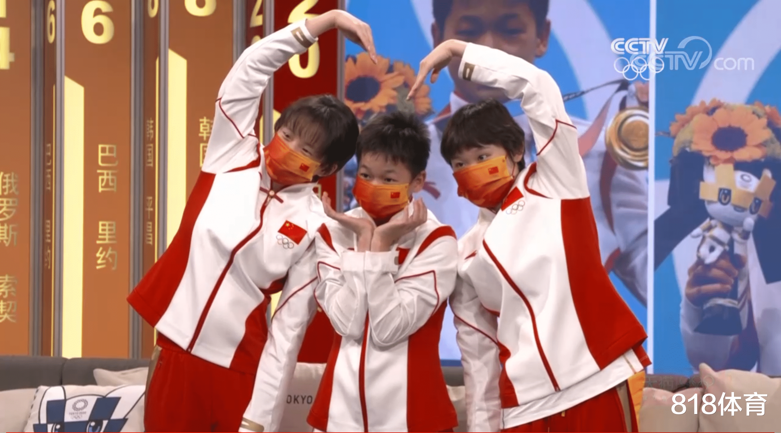 孙铱|酸了! 陈芋汐张家齐比心感谢对方, 全红婵坐中间: 那我走!