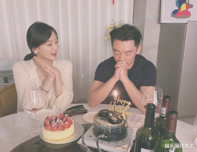 郑恺|郑恺给老婆庆祝33岁生日，却意外被婚戒抢镜，网友：真省钱