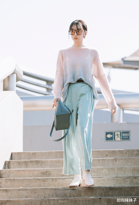 李嘉欣|原来陈小纭身材这么有料！当她穿无痕装下腰那刻，李菲儿都羡慕了