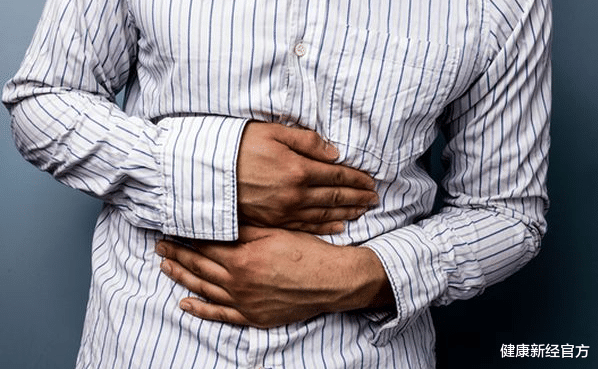 健康新经官方 35岁男子滴酒不沾，确诊肝癌，医生：2个伤肝行为，很多人都改不掉