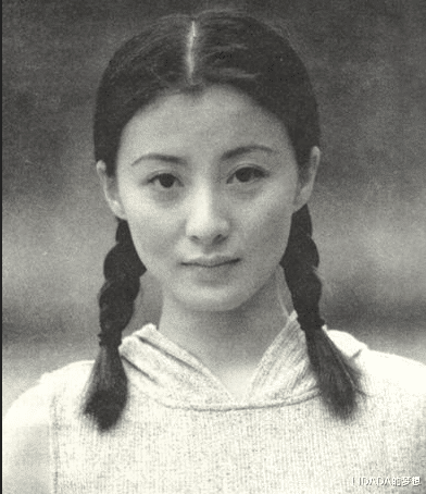 徐露|美女演员徐露：当红时嫁大7岁老公，46岁与17岁女儿同框似姐妹