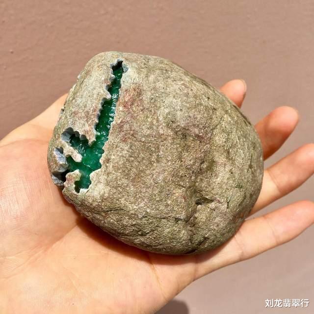 翡翠|哪些翡翠原石是没有雾层的？为什么说蜡皮壳原石没有雾层？