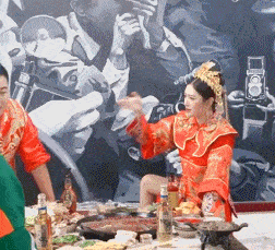 风云视角|搞笑GIF: 原来美人鱼也要吐泡泡