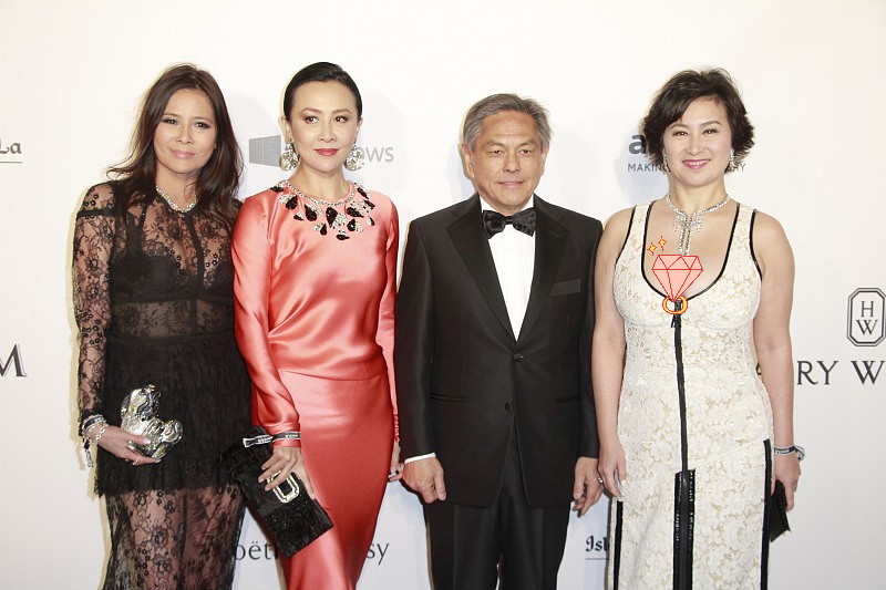 刘嘉玲|一线明星气势就是足，刘嘉玲和何超琼站一起，气场不输富豪