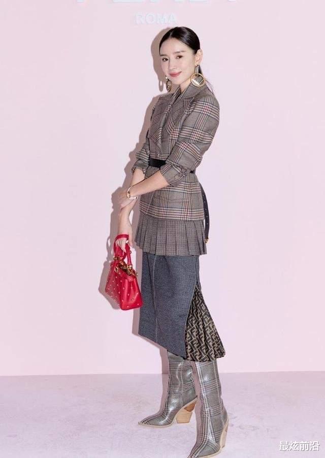 最炫前沿|董洁太会玩了！短裙下面套长裙，时尚效果竟然出奇的好