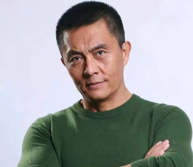 演唱会|58岁常戎气质大变，浑身腱子肉似小伙，娶小17岁老婆成人生赢家