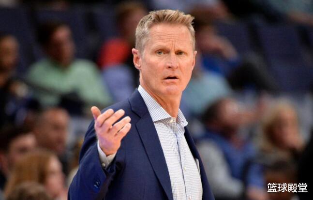 史蒂夫·科尔|裁判眼瞎？库里持球谁注意科尔？一直示意暂停，都冲到湖人半场了