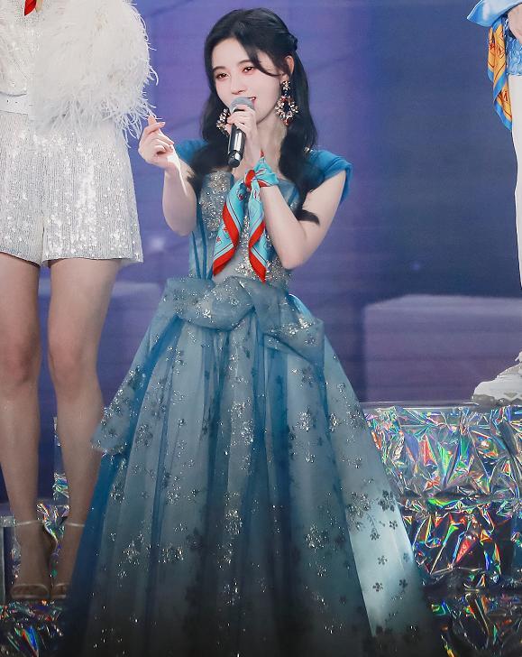 鞠婧祎|有种低调炫富叫鞠婧祎，手腕不戴手镯，看清她戴的什么：长见识了