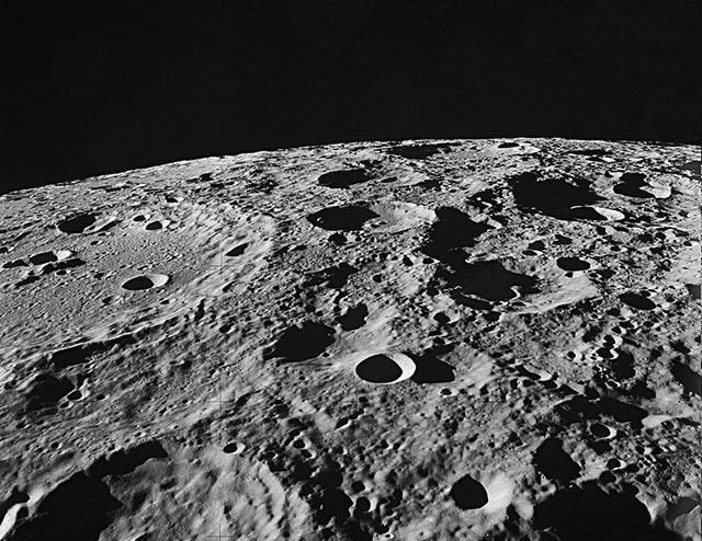 登月 宇航员登月看到了什么？为何返回地球后，都相信“神”的存在