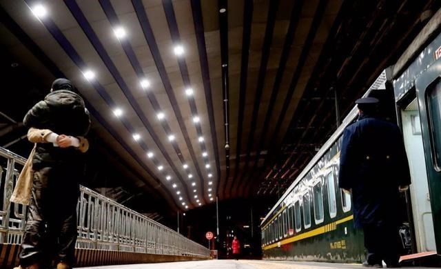 梵恩诗伊宁哥|社保又迎“调整”？返聘人群可不交，档案留在学校的可等毕业再交