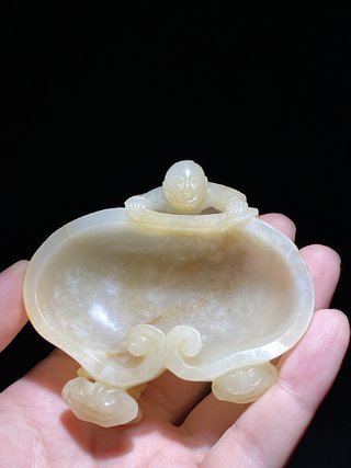 和田玉籽料|清 和田玉籽料 白玉 如意形 童子 水盂 笔洗