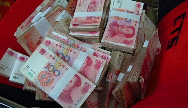 长脖子爸比说|100万“闲钱”存进银行，一个月收益有多少？可以离职、不工作吗