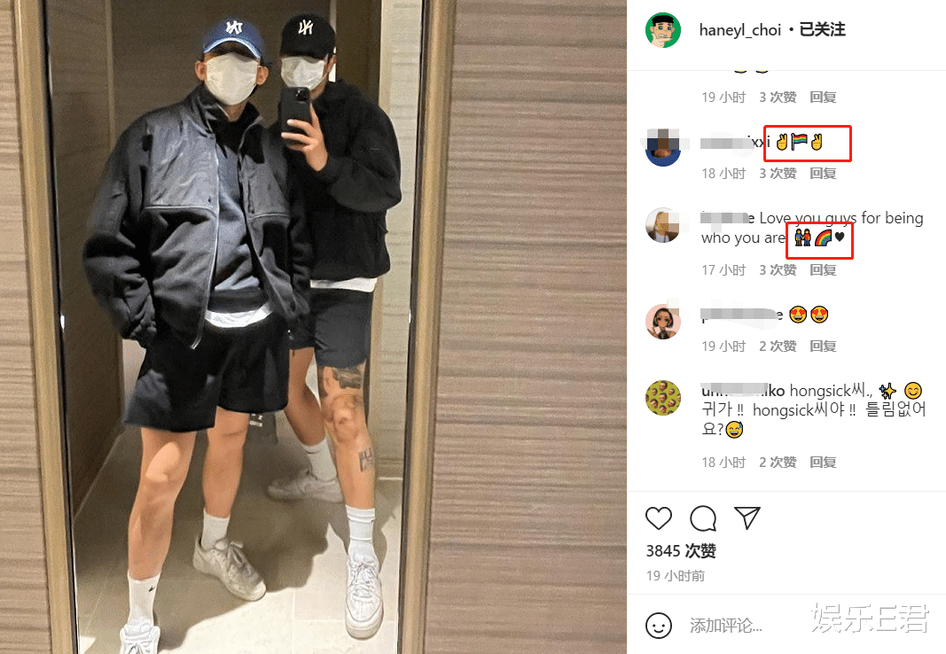 关晓彤|35岁刘亚仁与男友看画展，二人穿情侣装示人，完全不顾世俗眼光