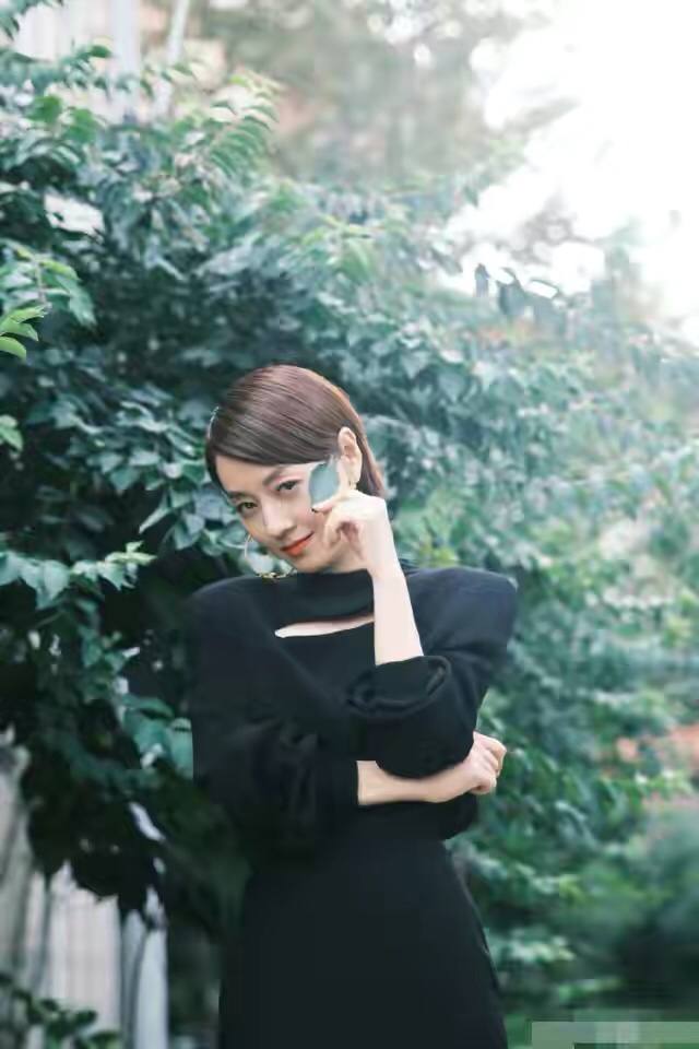 范冰冰|马伊琍难得秀身材，紧身皮裙“撑”出曲线感，换个发型更有女人味