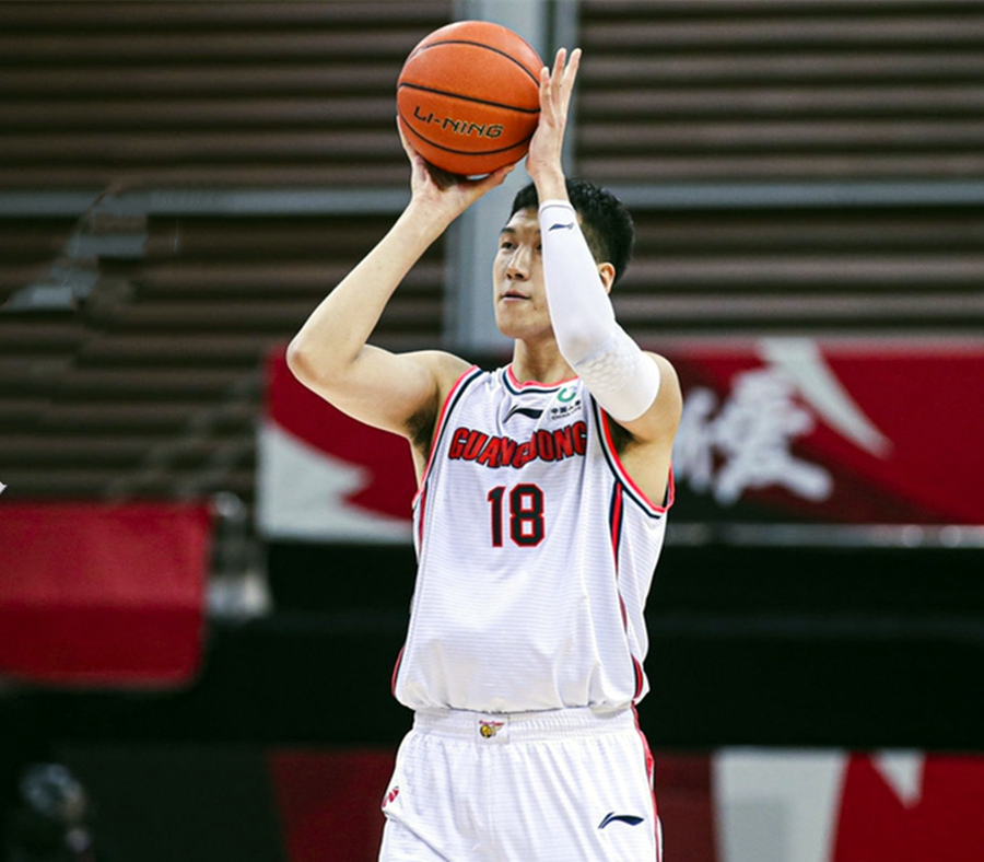 广东男篮|宏远八人合同到期，四人铁定留队，两人已经远走，两人留队有悬念