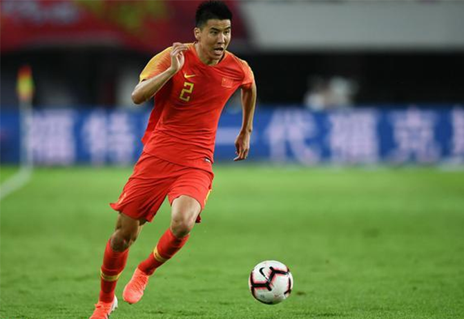 国足|国足比赛前的好消息！李铁连收两名强援，五后卫阵容呼之欲出