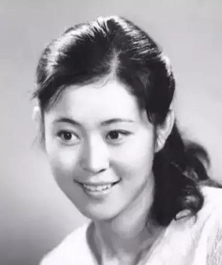 |62岁春晚女神倪萍，就这样改写了自己的结局，苦尽甘来，终无遗憾