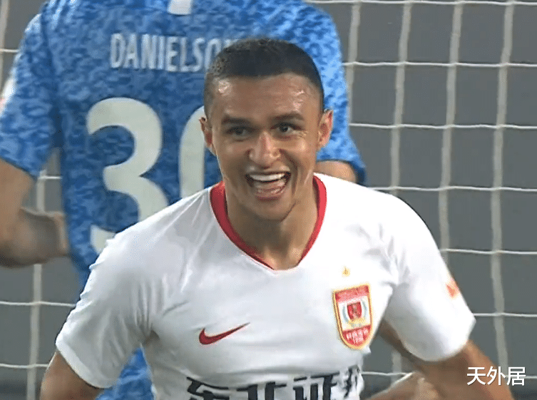 中超|1-2！中超升班马大逆袭：国安上海杀手首秀造2球，贝尼特斯冤啊