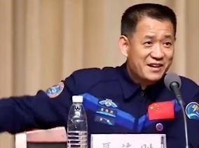  航天员在太空中如何上厕所，6个月任务期间如何洗澡理发？