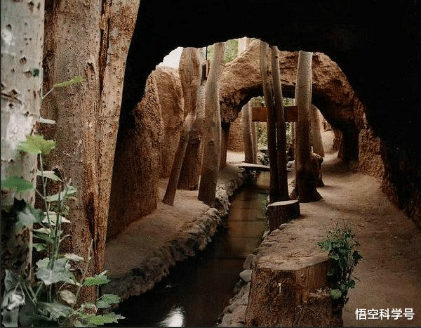 新疆维吾尔自治区 新疆的大沙漠底下真有暗河存在吗？