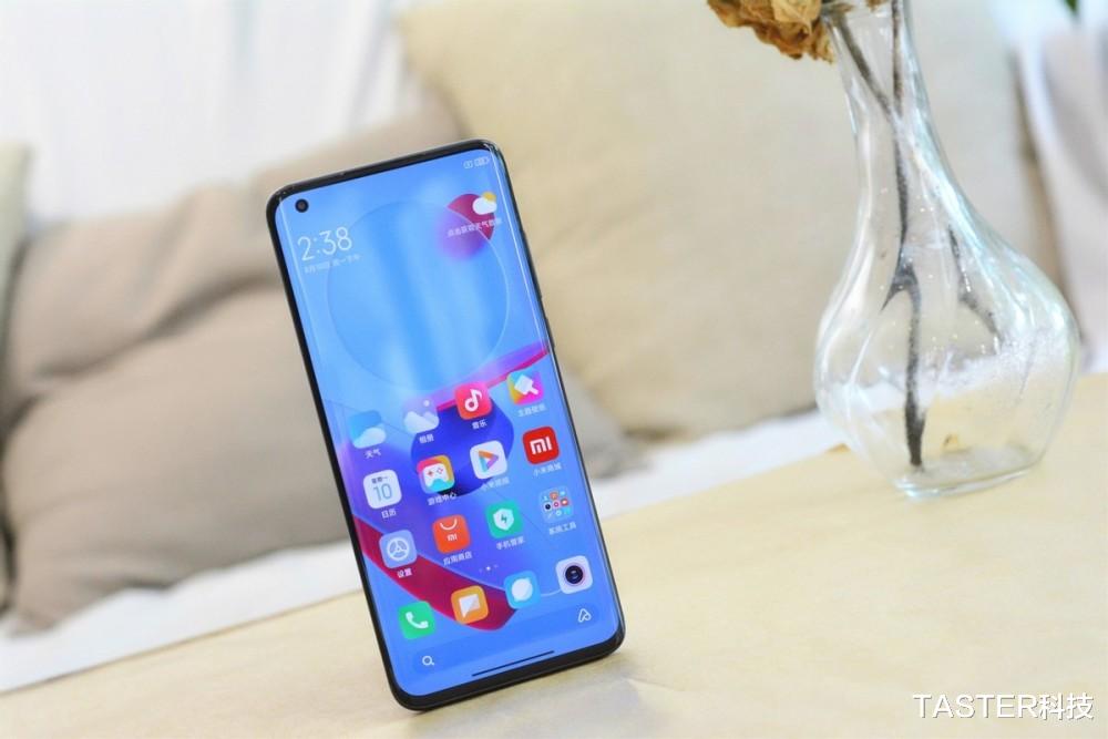 小米科技|去年機皇今年真香機？120W+120X+120Hz，比新款還合適