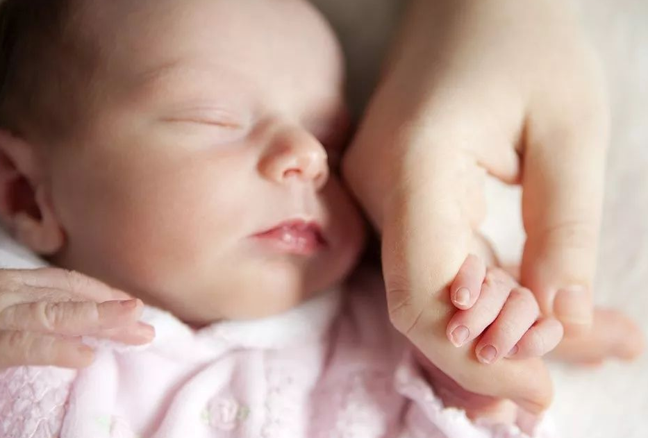 Ainee妈咪|小婴儿在百天后，大多能逐渐解锁4项本领，宝妈们发现了吗？