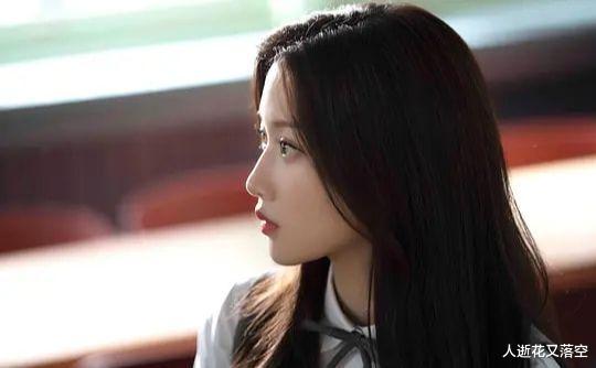 文佳煐|“初恋系女神”文佳煐：10岁出道精通三国语言，颜值更是令人羡慕