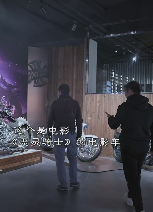 李亚鹏|李亚鹏晒访友记，穿衣暴露出真实身高，年轻时曾购买限量版豪车