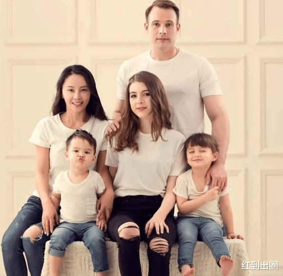 米雅|?吴奇隆前妻为女儿庆生！8岁米雅混血感十足，和妈妈越长越像