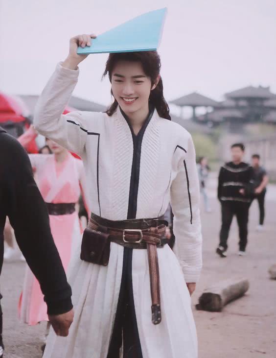 朱一龙|朱一龙大粉带头为他人剧打低分，只为“养号”？肖战李易峰惨遭殃