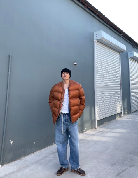 靳东|张雨绮被曝新恋情后，将和张墨怀同时出席活动，李柄熹官宣恋情博文仍未删