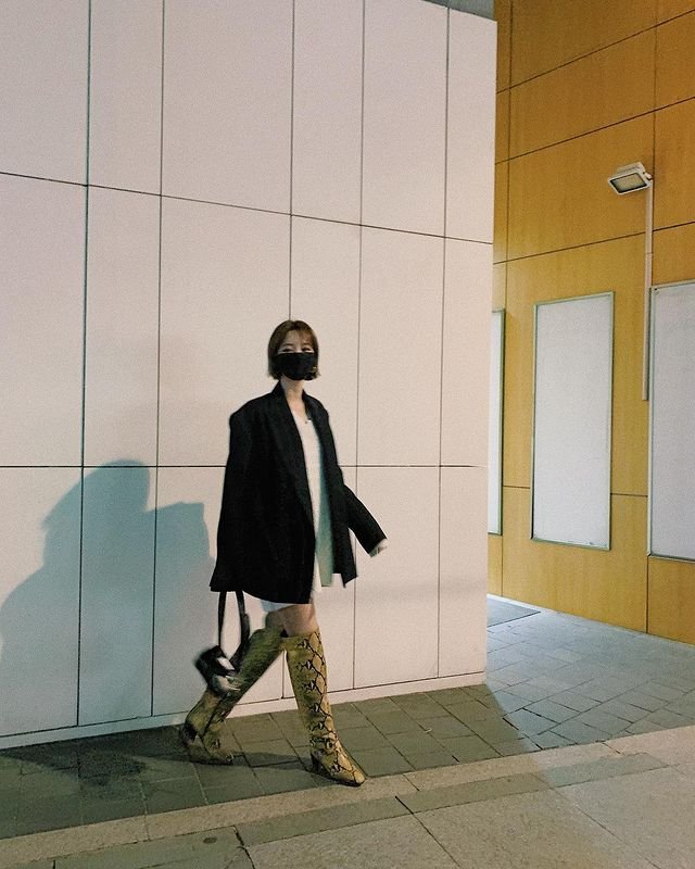 穿衣搭配|曾获校服大赛金奖，后被称为“短发女神”，造型搭配干练帅气