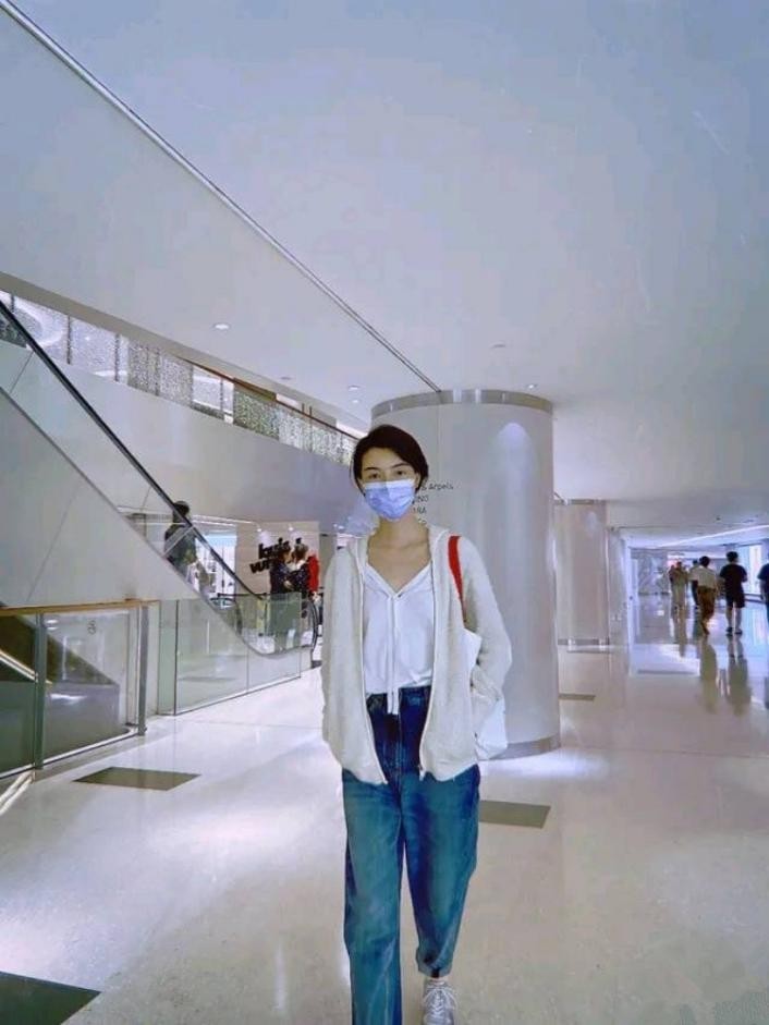 靳东|车晓目测只有90斤,穿宽松奶奶衫丝毫不显胖,39岁嫩似19岁女学生