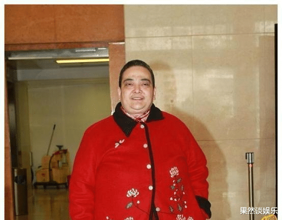 何超雄|“丑女”何超雄发福长相似男人，却活出赌王其他子女不及的人情味