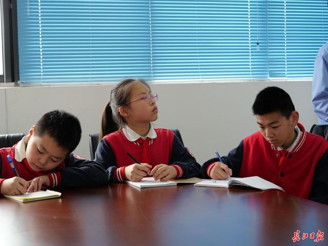 长江日报 小学生走进亚洲最大城排泵站，雨水原来是这样抽排入江的