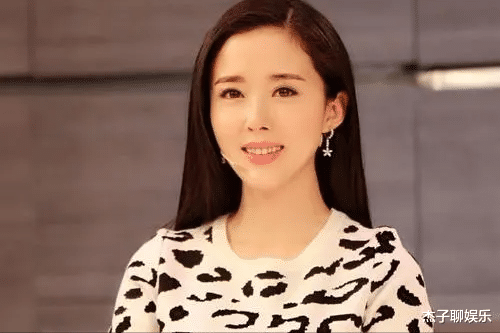 颜丹晨|凭借《宝莲灯》走红的她,43岁挺孕肚走红毯,孩子爸身份罕曝光