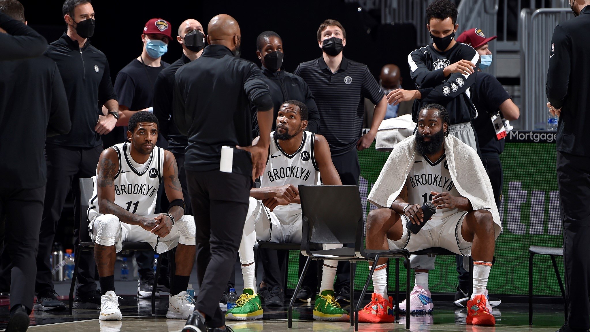 篮网队|杜欧登领衔12人缺战！篮网20人名单仅剩8人，美媒：NBA是个笑话